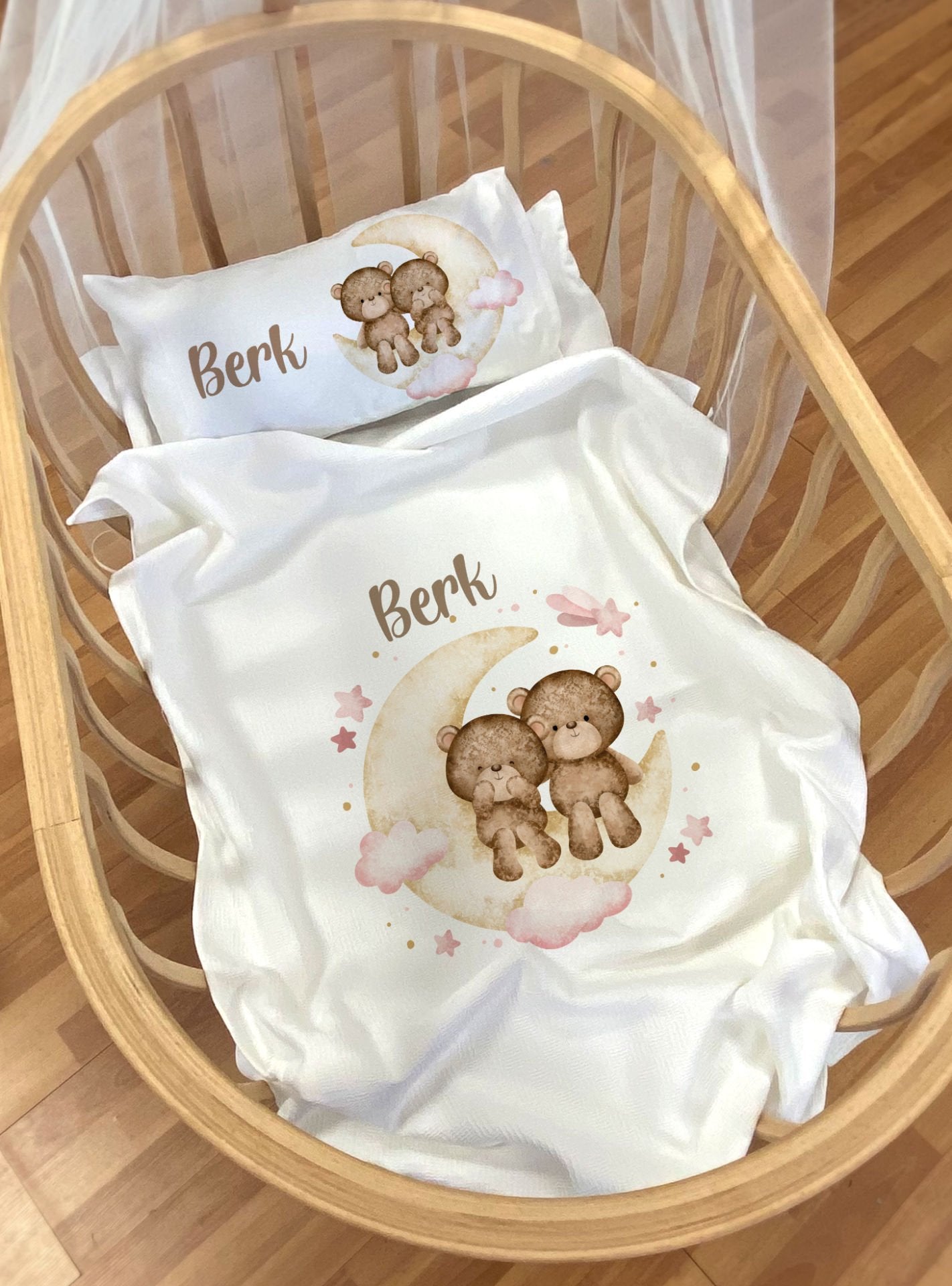 Anne Yanı ve Park Yatak Pike Seti Ayı Kardeşler Ürün ana görseli