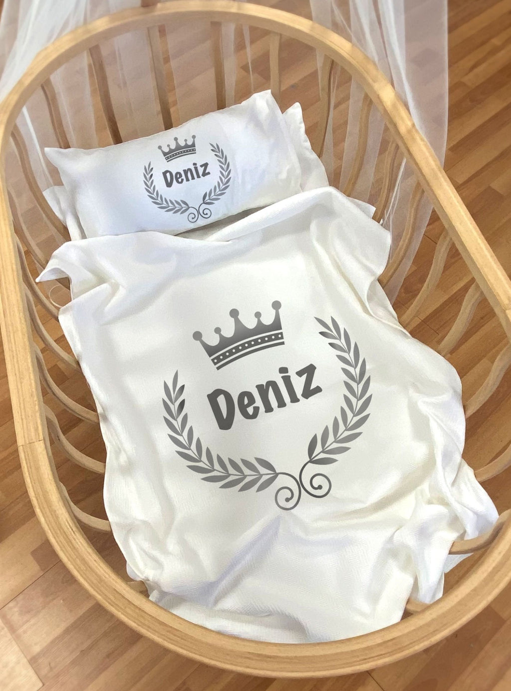 Anne Yanı ve Park Yatak Pike Seti Taçlı Çelenk