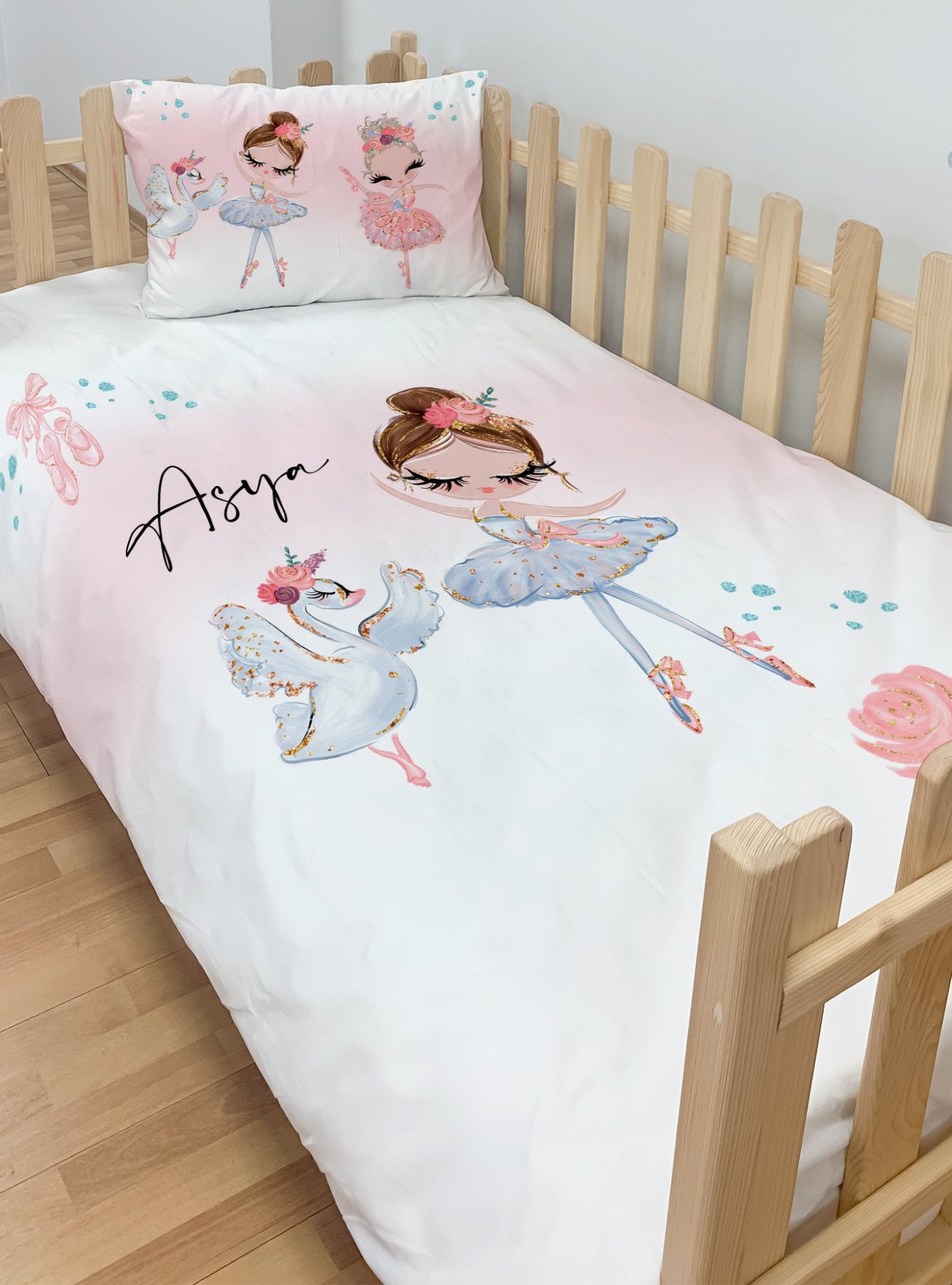 Kişiye Özel Montessori %100 Pamuk Nevresim Seti Kuğulu Balerin Ürün ana görseli