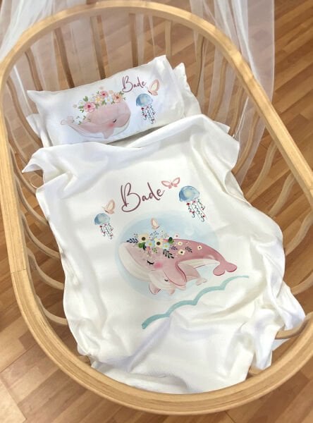Anne Yanı ve Park Yatak Pike Seti Pembe Balina