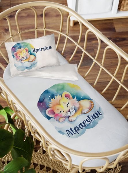 Anne Yanı Beşik Nevresim Takımı Uyuyan Renkli Aslan