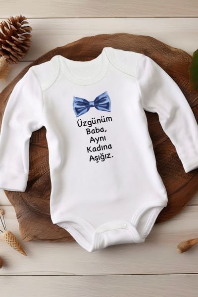 Üzgünüm Baba Aynı Kadına Aşığız Yazılı Beyaz Uzun Kollu Bebek Body